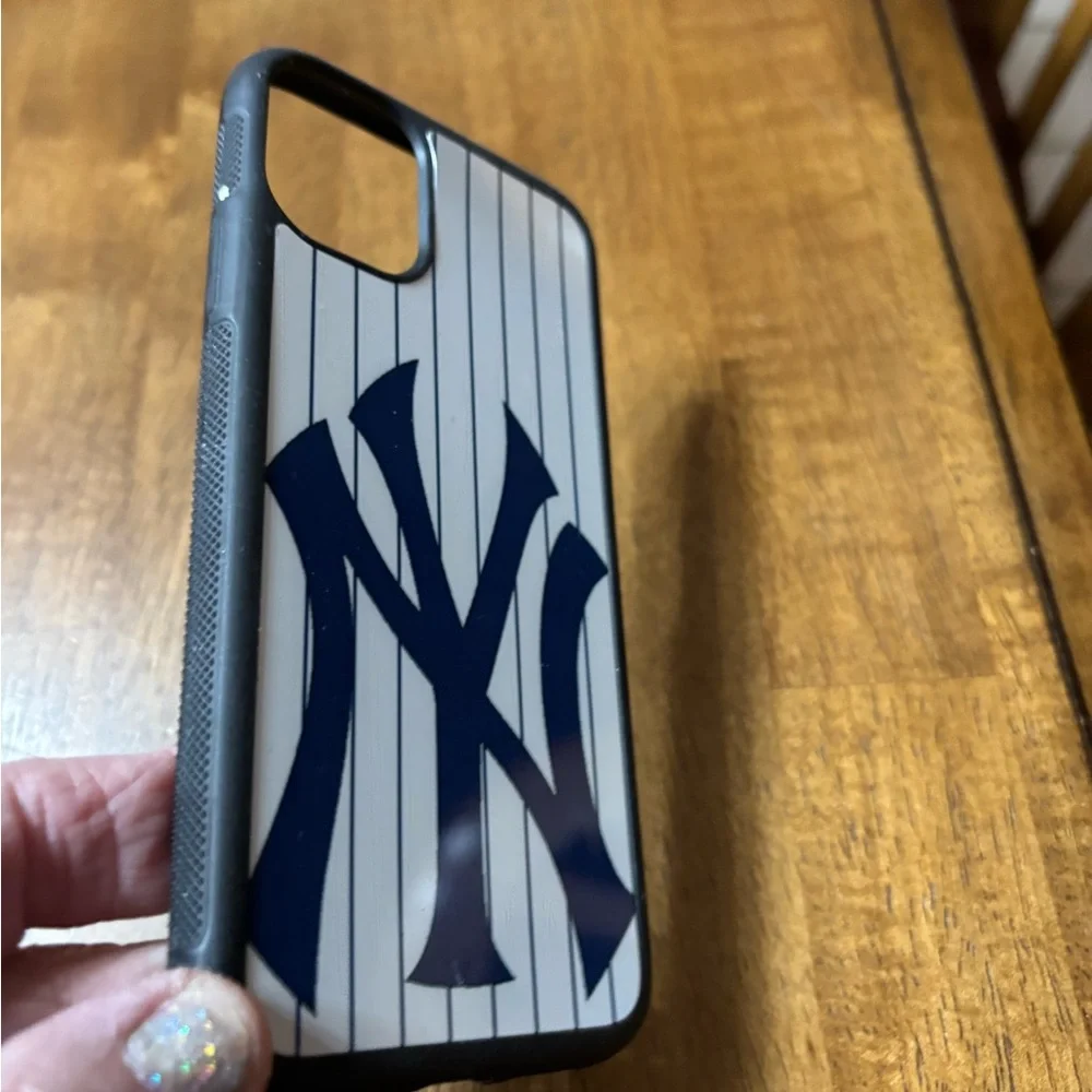 Phone 11 6.1 NY Yankees pinstripes case